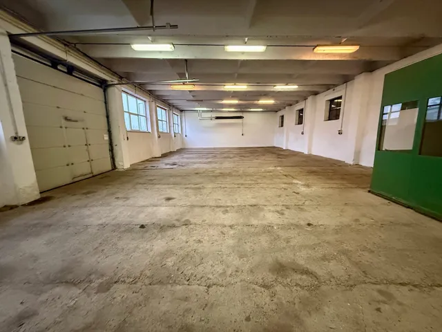 Kiadó kereskedelmi és ipari ingatlan Mór 256 nm