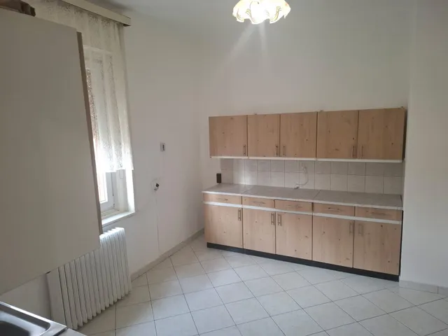 Eladó lakás Győr, Gyárváros 80 nm