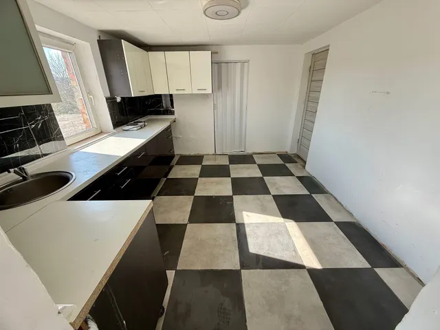 Eladó ház Súr 61 nm