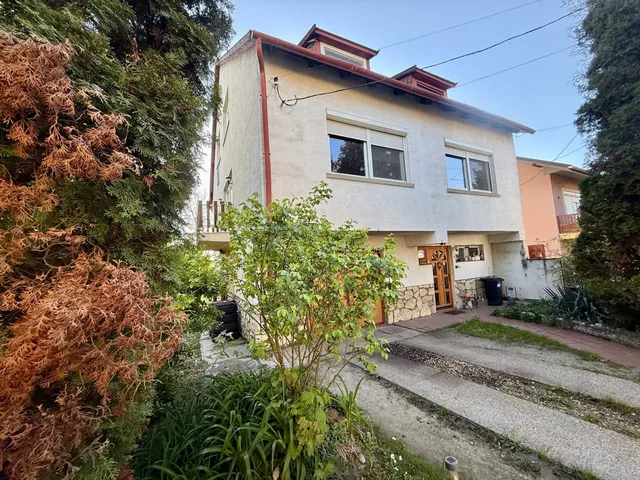 Eladó ház Mór 200 nm