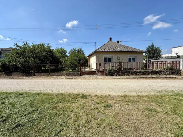 Eladó ház Bakonysárkány 92 nm