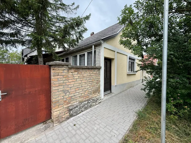 Eladó ház Mór 196 nm