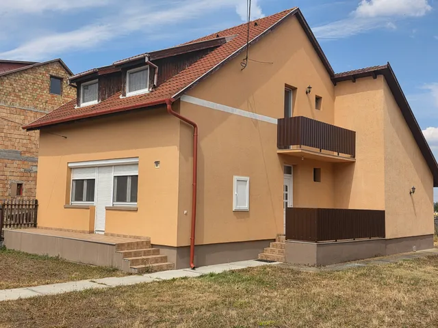 Eladó ház Székesfehérvár, Őrhalmiszőlők 102 nm