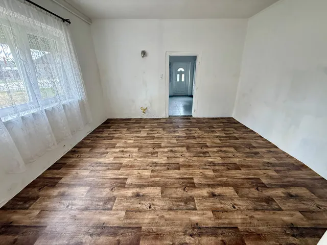 Kiadó ház Mór 48 nm