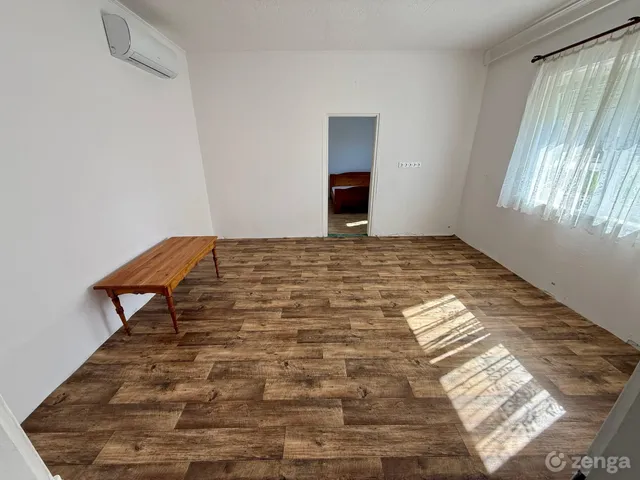 Kiadó ház Mór 48 nm
