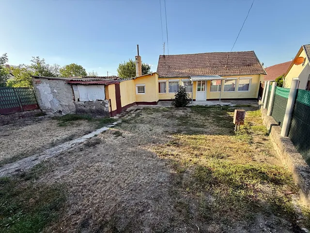 Eladó ház Mór 71 nm