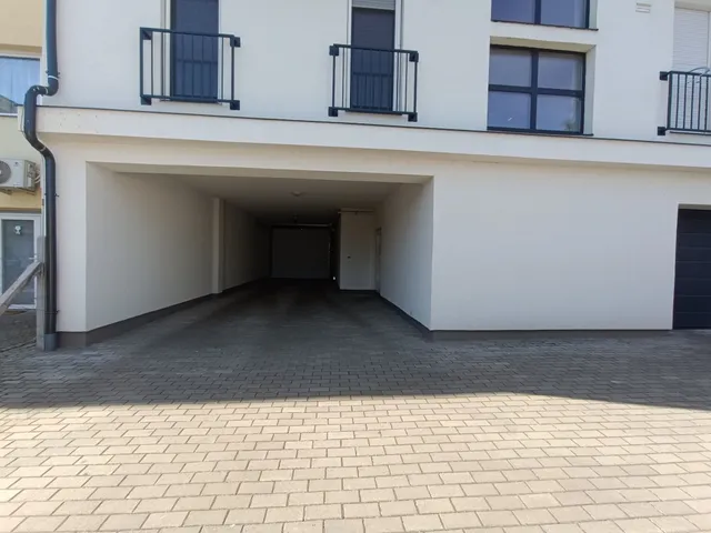 Kiadó garázs Nyíregyháza 18 nm