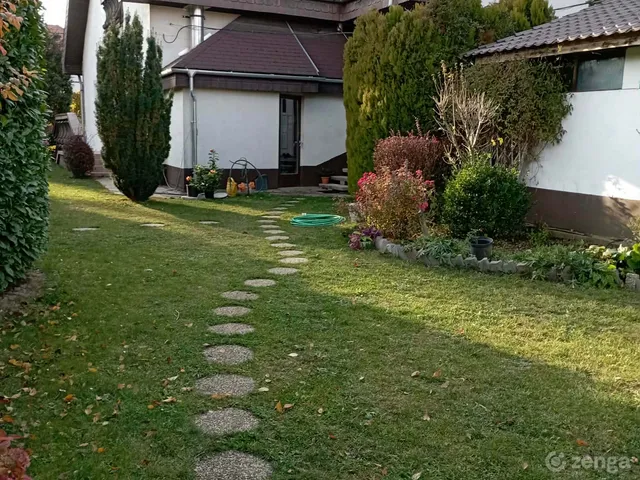Eladó ház Budakalász, Madár utcák 210 nm