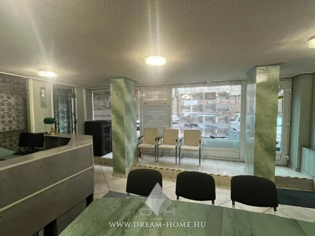 Eladó kereskedelmi és ipari ingatlan Kecskemét 74 nm