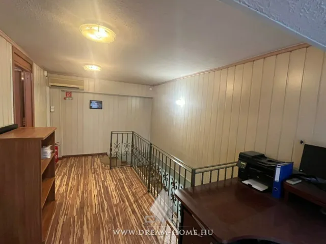 Eladó kereskedelmi és ipari ingatlan Kecskemét 74 nm