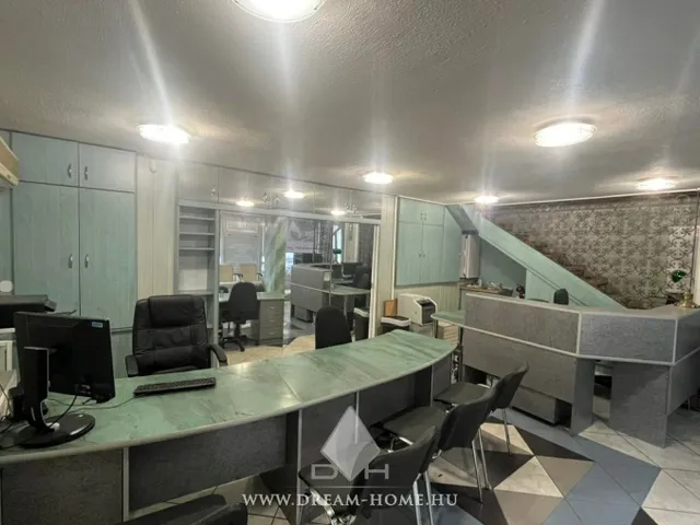 Eladó kereskedelmi és ipari ingatlan Kecskemét, Belváros 74 nm
