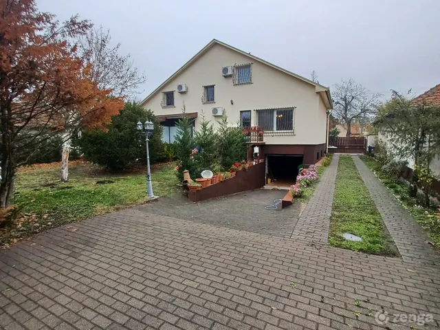 Eladó ház Budapest XVIII. kerület, Kossuth Ferenc-telep 160 nm