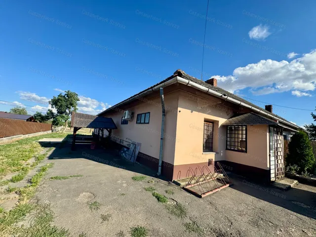 Eladó kereskedelmi és ipari ingatlan Szarvas 273 nm