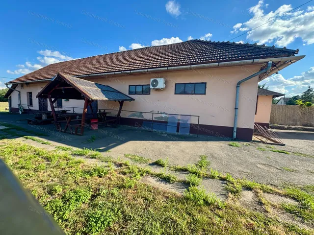 Eladó kereskedelmi és ipari ingatlan Szarvas 273 nm