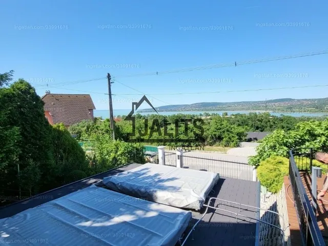 Eladó ház Balatonfűzfő 200 nm
