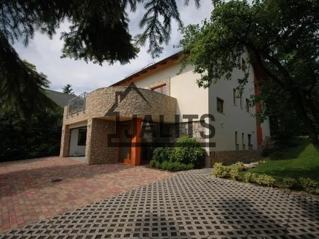 Kiadó ház Budapest III. kerület 320 nm