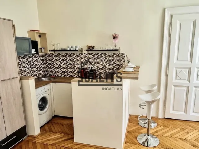 Kiadó lakás Budapest VI. kerület, Szondi utca 30 nm