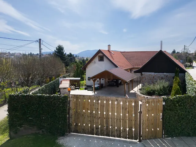 Eladó ház Biatorbágy 196 nm