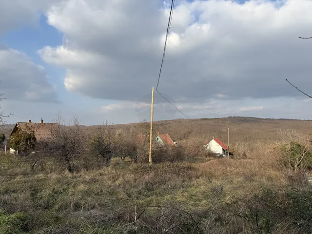 Eladó telek Pákozd 1400 nm