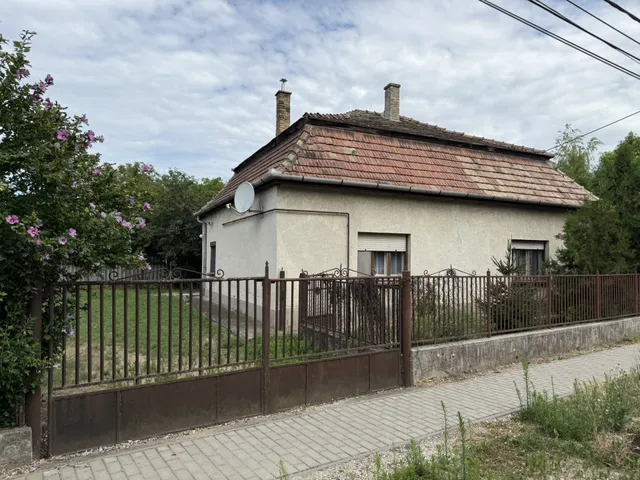 Eladó ház Bicske, Kertváros 92 nm