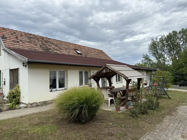 Eladó ház Etyek 158 nm