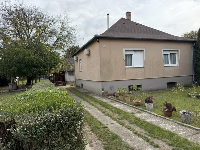 Eladó ház Bicske, Kertváros 100 nm