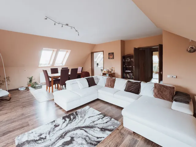 Eladó lakás Herceghalom 163 nm