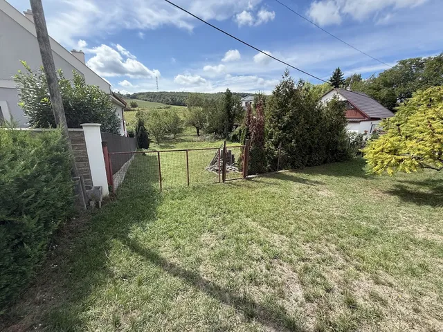 Eladó telek Gyermely 748 nm