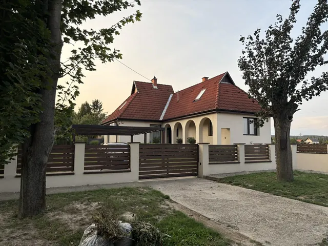 Eladó ház Zsámbék 183 nm