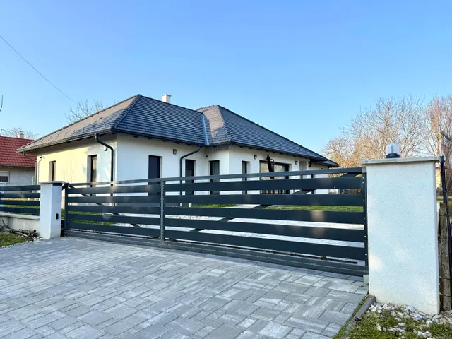 Eladó ház Kőszárhegy 195 nm