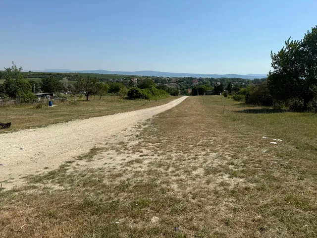Eladó telek Etyek 1790 nm