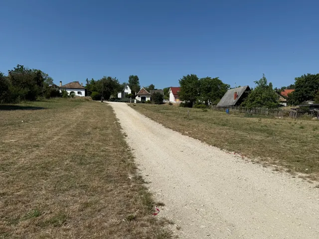 Eladó telek Etyek 1790 nm