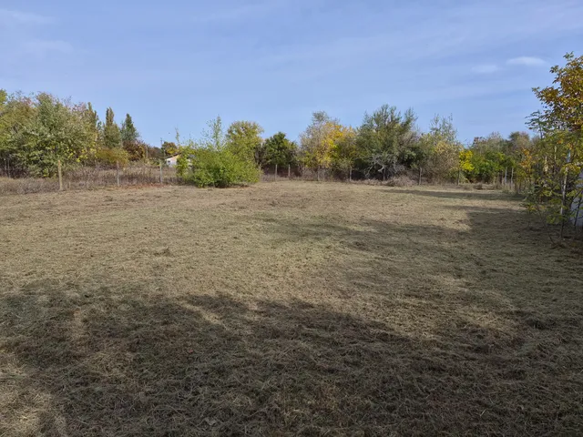 Eladó telek Szabadbattyán 800 nm