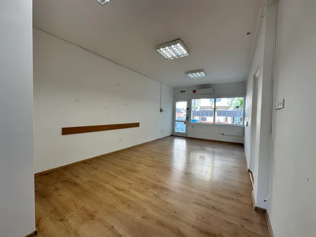 Kiadó kereskedelmi és ipari ingatlan Békéscsaba, Belváros 51 nm