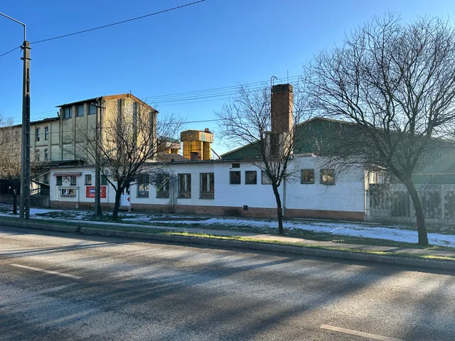 Eladó kereskedelmi és ipari ingatlan Kondoros 4807 nm