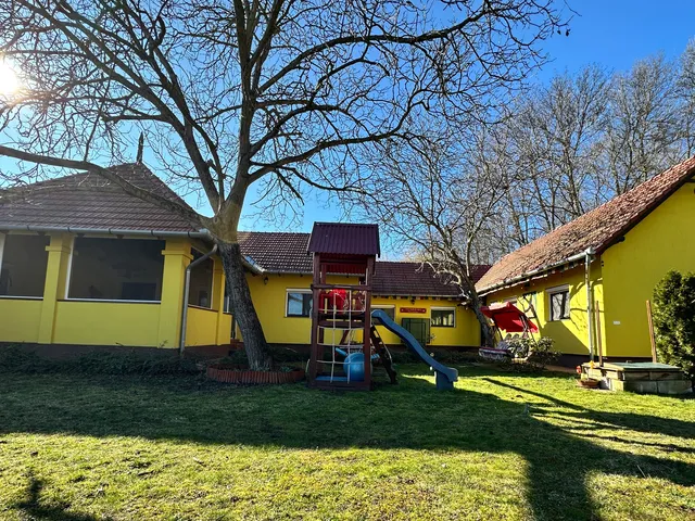 Eladó ház Békéscsaba, Borjúrétikertek 267 nm