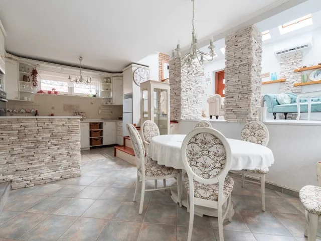 Eladó ház Komárom, Szőny 206 nm