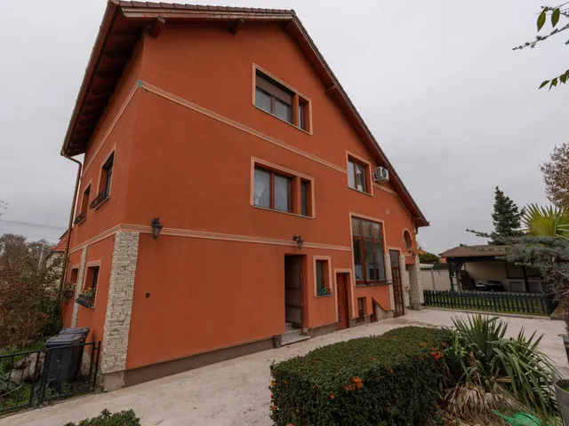 Eladó ház Komárom, Szőny 206 nm