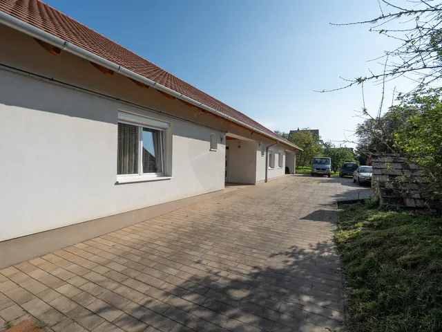 Eladó ház Környe 186 nm
