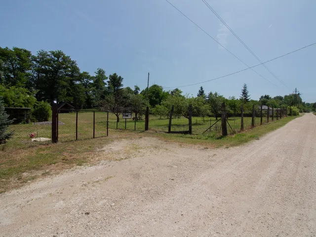 Eladó telek Környe 2701 nm