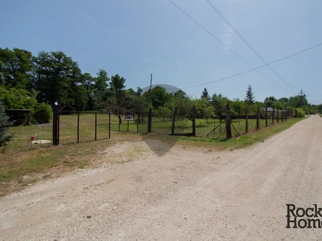 Eladó telek Környe 2701 nm