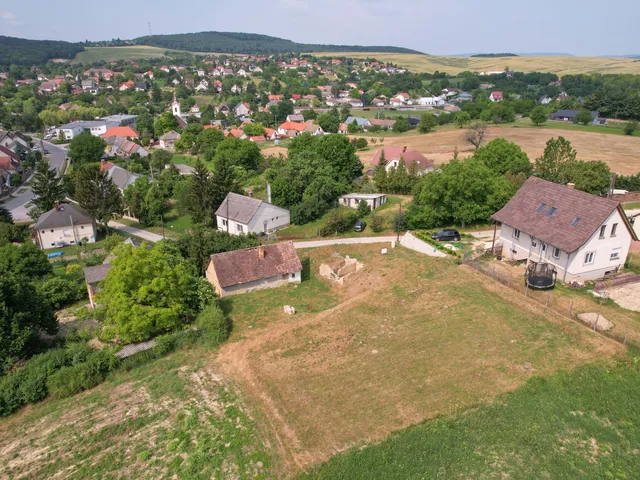 Eladó telek Gyermely 1450 nm