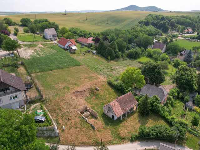 Eladó telek Gyermely 1450 nm