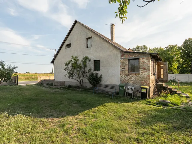 Eladó ház Mocsa 173 nm