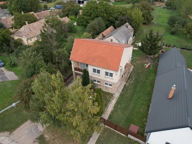 Eladó ház Szákszend 135 nm