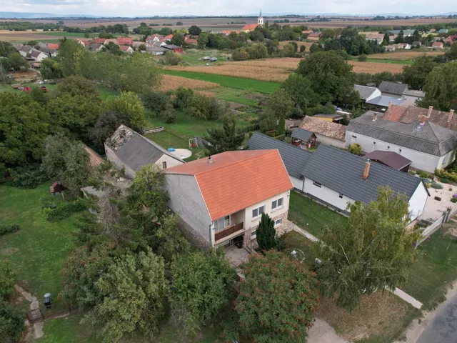 Eladó ház Szákszend 135 nm