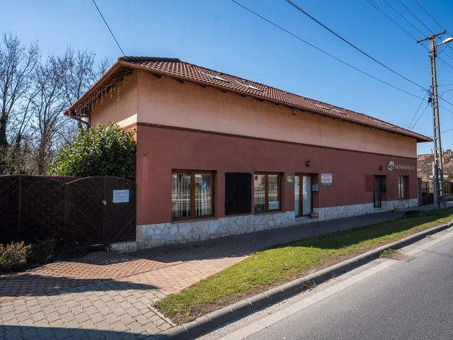 Eladó kereskedelmi és ipari ingatlan Vértesszőlős 95 nm