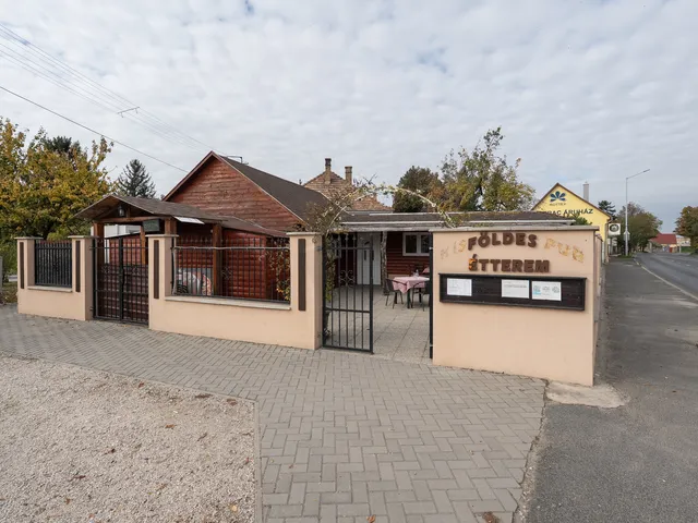 Eladó kereskedelmi és ipari ingatlan Tata 250 nm