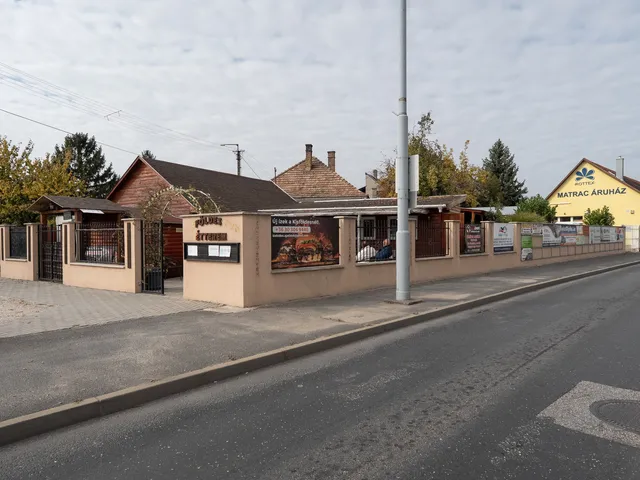 Eladó kereskedelmi és ipari ingatlan Tata 250 nm