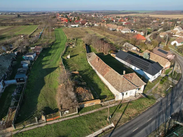 Eladó telek Szákszend 2224 nm